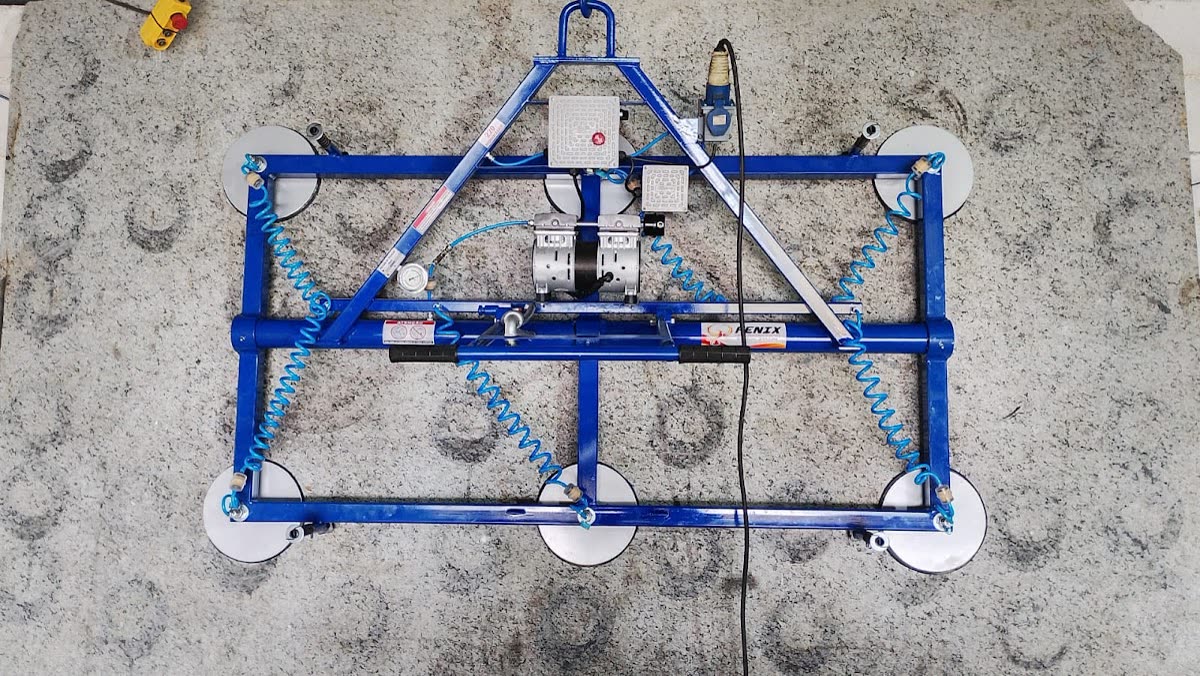 Transportador de carga FENIX de 6 ventosas com basculamento por gravidade.
