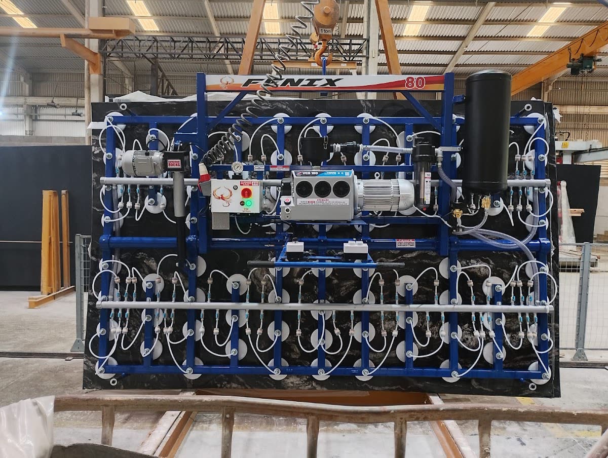 Transportador de carga FENIX de 80 ventosas, bomba de 150 m³.